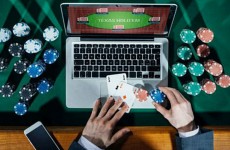 Ứng dụng so với trang web đáp ứng trên thiết bị di động: Đâu là giải pháp tốt hơn cho các công ty cờ bạc trực tuyến?